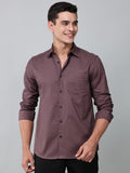 a model wearing a contour textured dusty rose shirt
