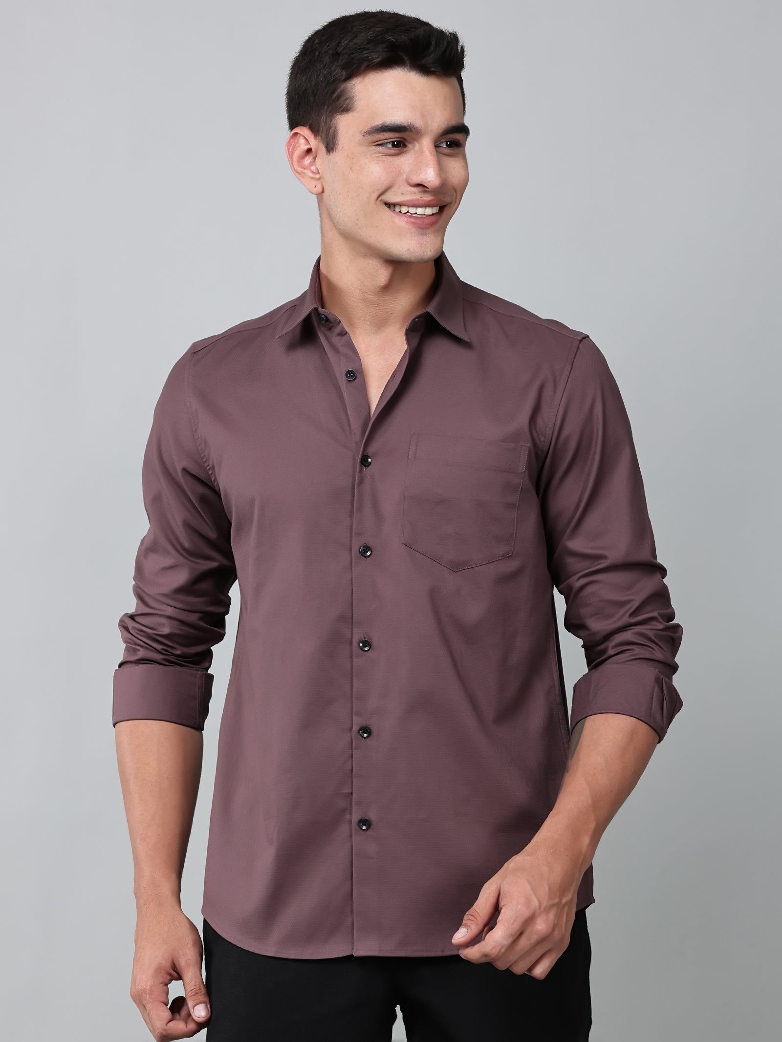 a model wearing a contour textured dusty rose shirt