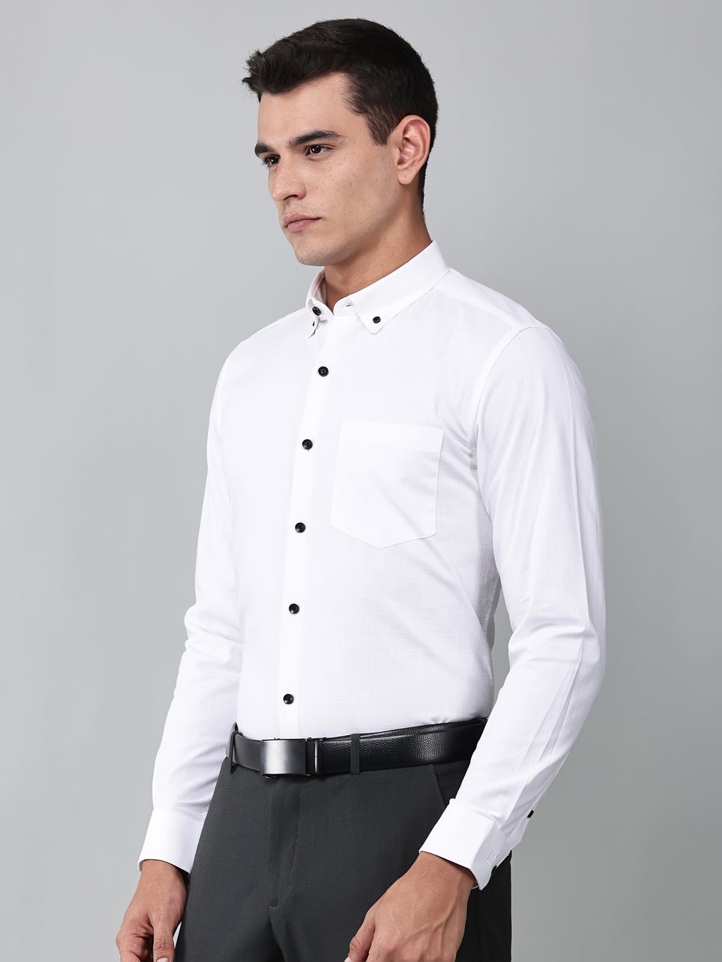 a model wearing a white heritage linen luxe shirt