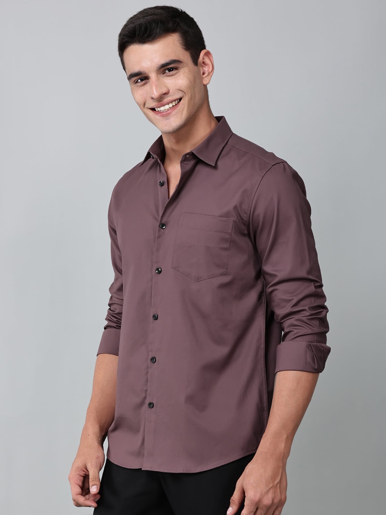 a model wearing a contour textured dusty rose shirt