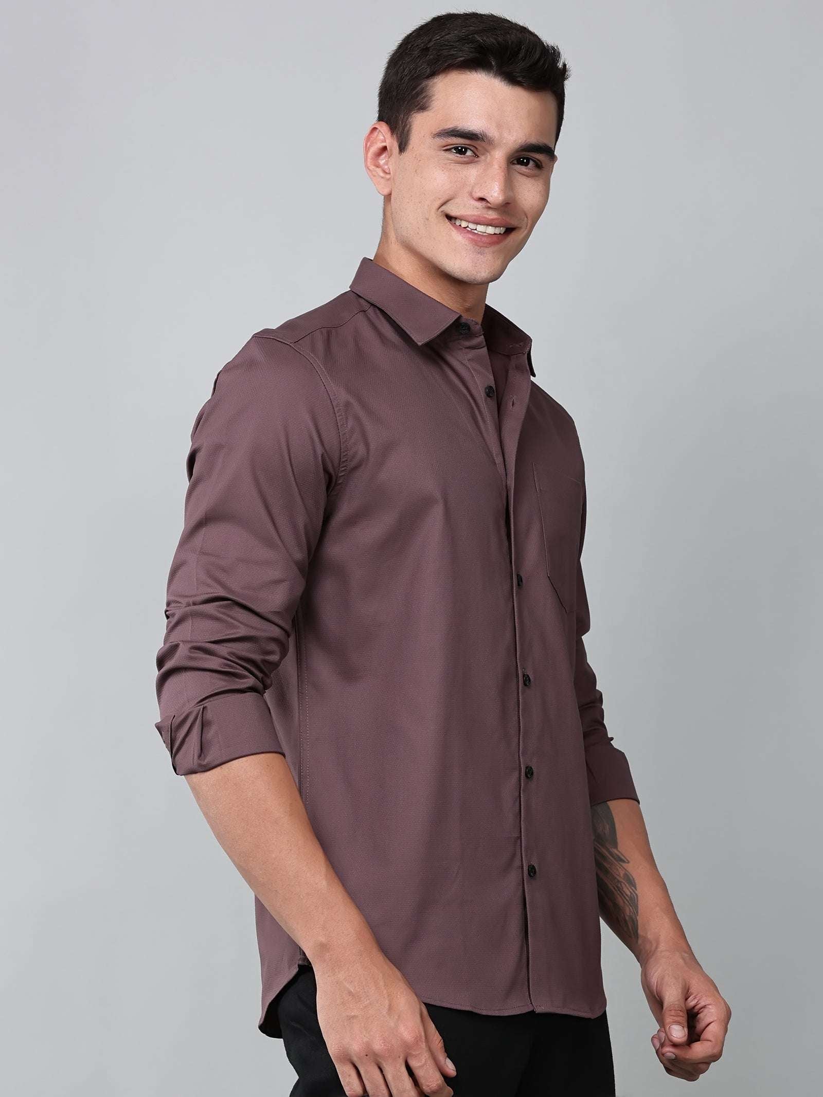 a model wearing a contour textured dusty rose shirt